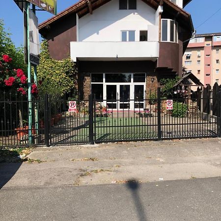 Pensiunea Residence Ramnicu Valcea Exterior photo